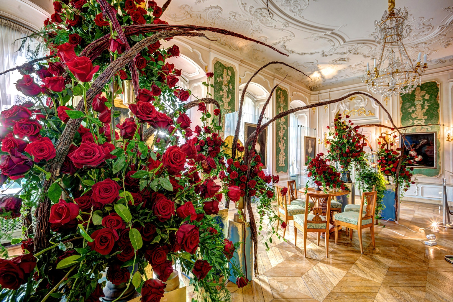 Kukka- ja taidefestivaali TAURON Książin linnassa Ala-Sleesiassa