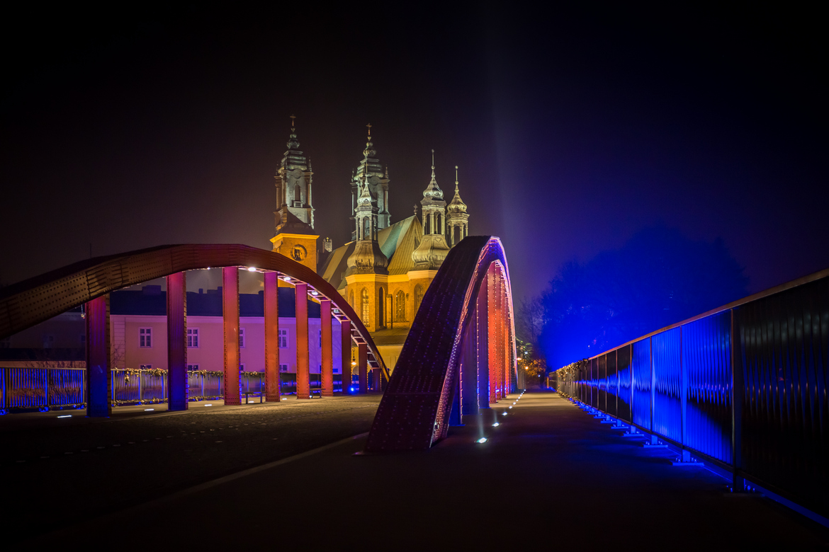 Jordanin silta ja katedraali yöllä