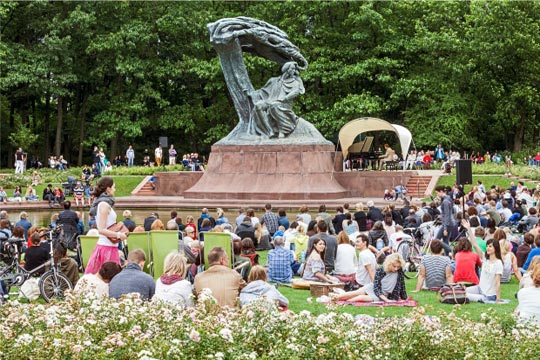 Chopin-konsertteja Varsovan kuninkaallisessa Łazienki-puistossa